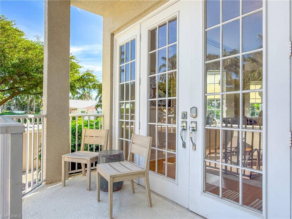 Naples, FL 34102,453 8th AVE S #106