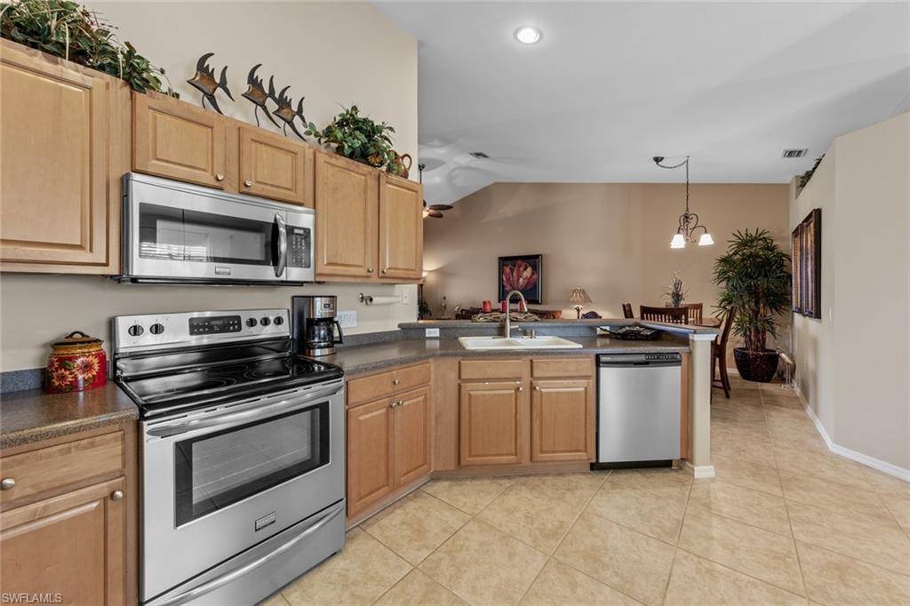 Fort Myers, FL 33913,10134 Colonial Country Club BLVD #905