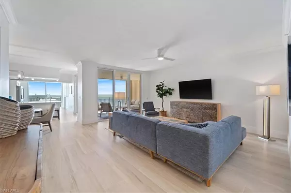 Marco Island, FL 34145,980 Cape Marco DR #805