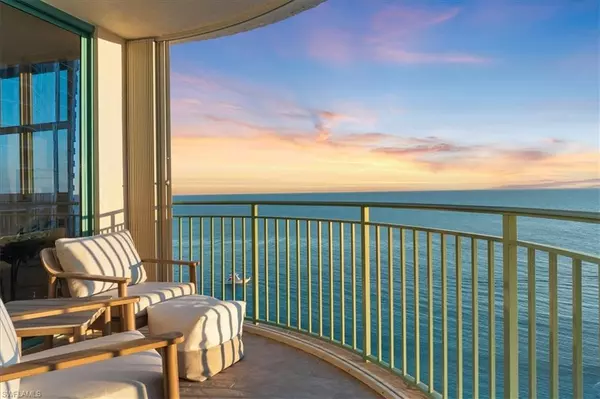 Marco Island, FL 34145,980 Cape Marco DR #805