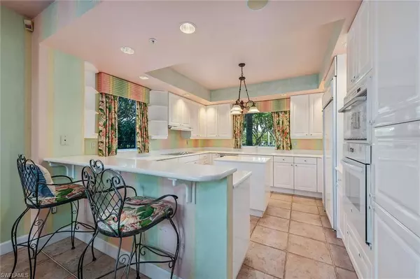 Naples, FL 34108,8720 Bay Colony DR #104