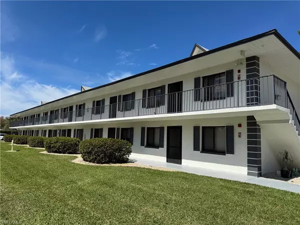 Naples, FL 34103,1101 Rosemary CT #204