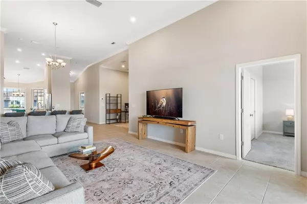 Naples, FL 34119,9365 Pocida CT #203