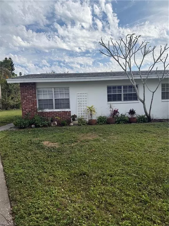 Fort Myers, FL 33919,823 Courtington LN #1