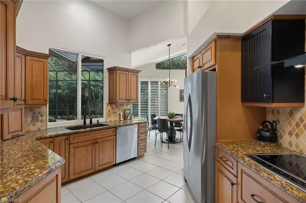 Naples, FL 34108,812 ARROWHEAD LN