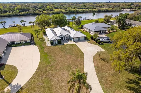 Labelle, FL 33935,1261 Riverbend DR