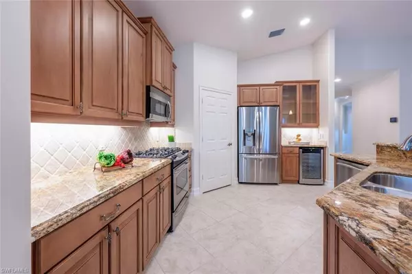 Naples, FL 34119,2036 Tarpon Bay DR N #202