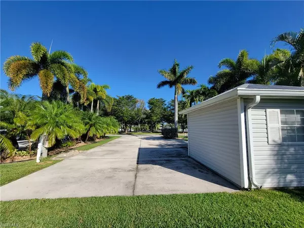 Fort Myers, FL 33905,10130 SUNNYWOOD CT