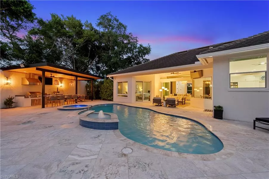 8133 Ronda CT, Naples, FL 34109