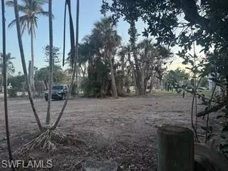 Sanibel, FL 33957,404 E Gulf DR