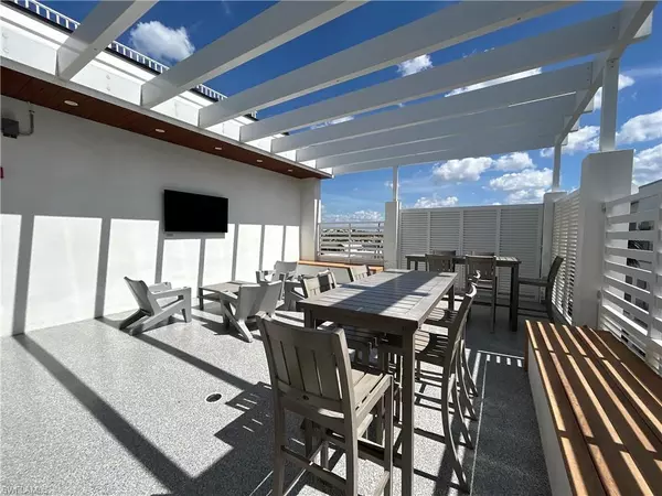 Naples, FL 34102,101 8th ST S #302