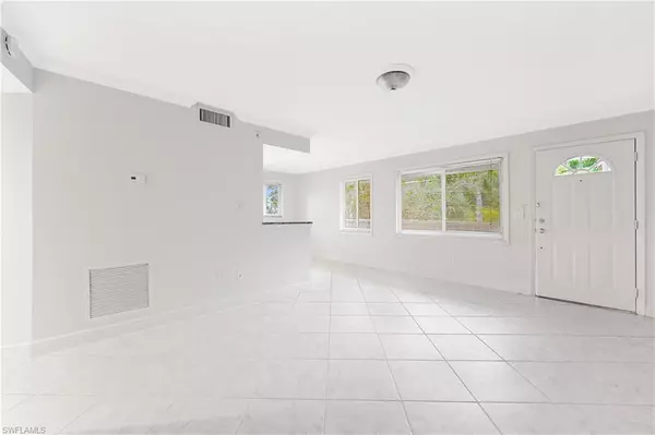Naples, FL 34102,950 7th AVE S #26