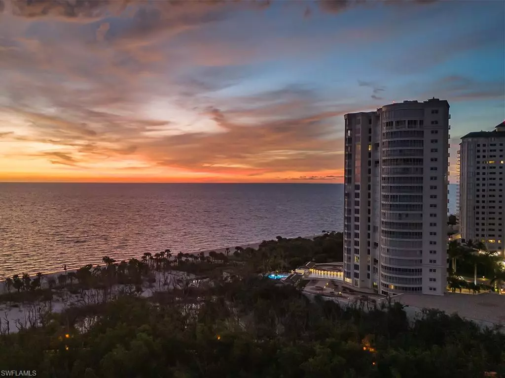 Naples, FL 34108,8111 Bay Colony DR #701
