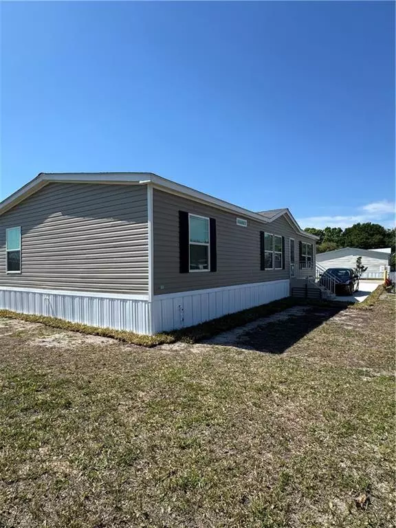 Moore Haven, FL 33471,922 Yacht Club WAY NW