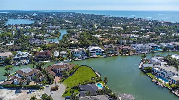 Naples, FL 34102,2020 5th ST S