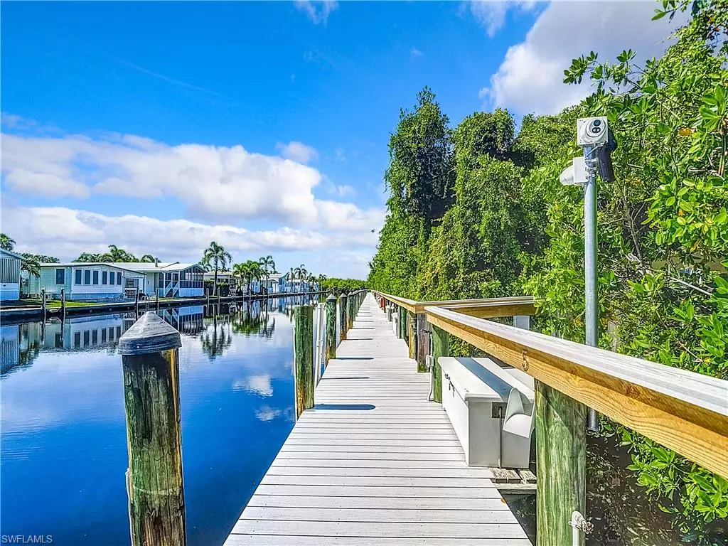Naples, FL 34112,3001 Sandpiper Bay CIR #B202