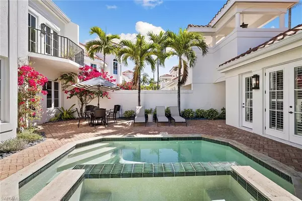 425 2nd AVE S #A1, Naples, FL 34102
