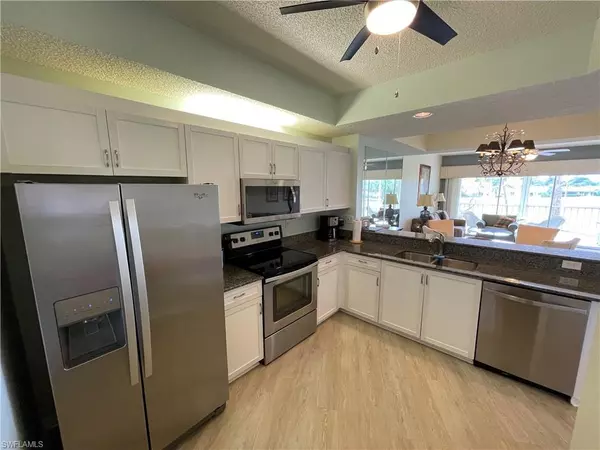 Naples, FL 34105,1070 Woodshire LN #E204