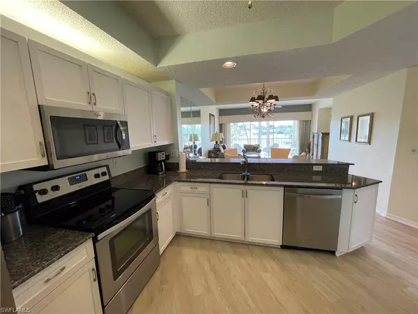 Naples, FL 34105,1070 Woodshire LN #E204