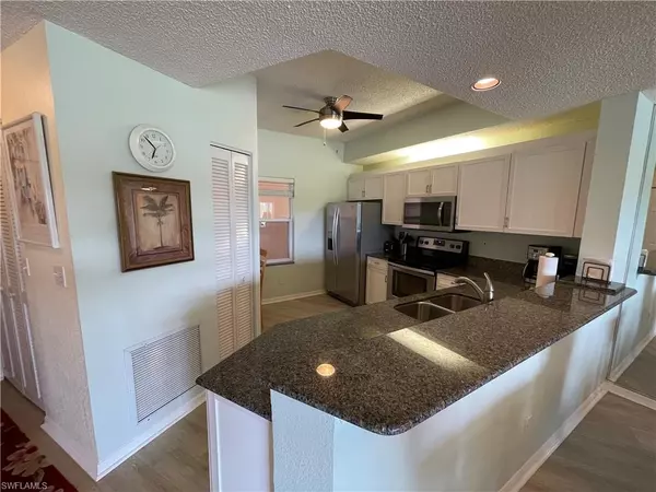 Naples, FL 34105,1070 Woodshire LN #E204