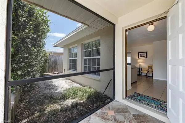 Naples, FL 34108,569 98th AVE N