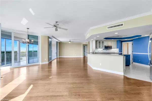Naples, FL 34110,425 Dockside DR #604