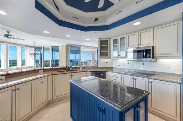 Naples, FL 34110,425 Dockside DR #604