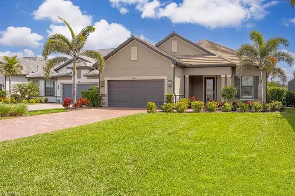 6854 Greenbriar CT, Naples, FL 34114