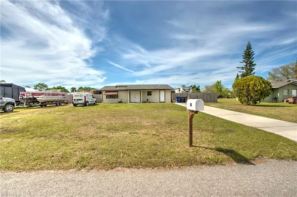 Lehigh Acres, FL 33936,317 Schoolside DR