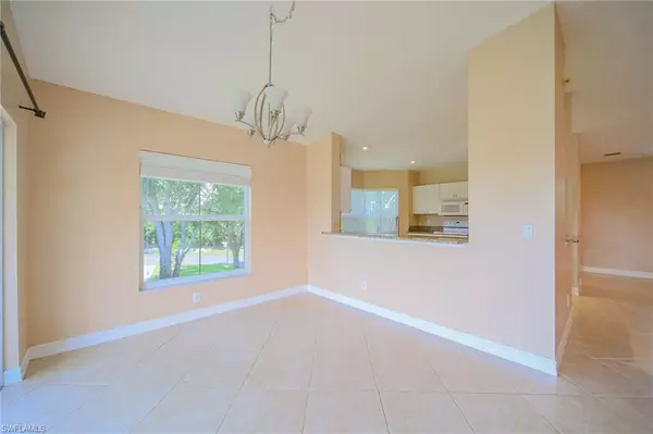 Naples, FL 34110,800 Diamond CIR #808