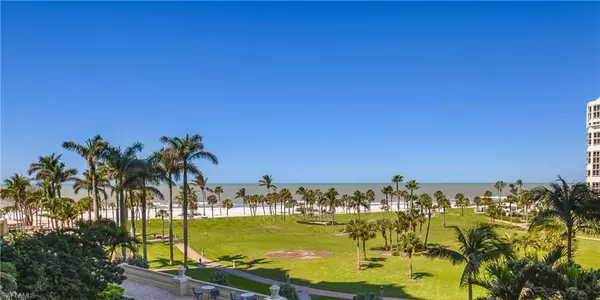 Naples, FL 34103,4021 Gulf Shore BLVD N #304