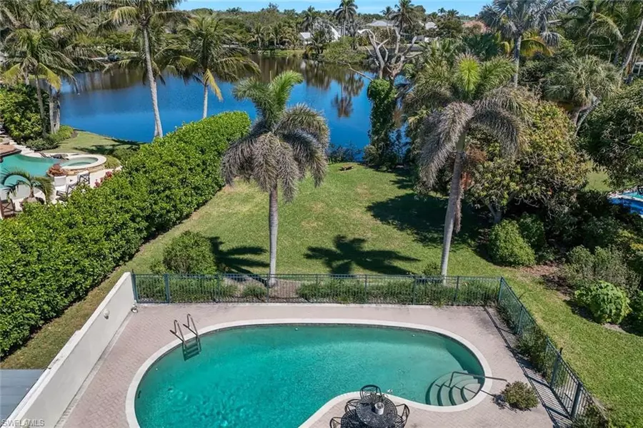 645 Bougainvillea RD, Naples, FL 34102