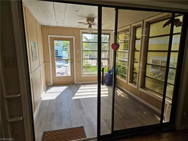 Fort Myers Beach, FL 33931,243 Pearl ST