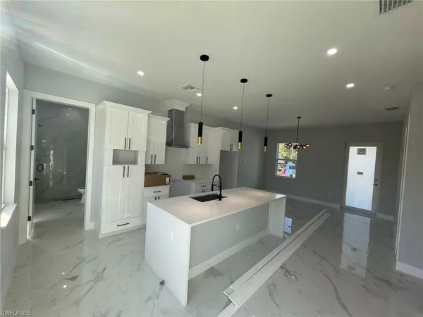 Lehigh Acres, FL 33972,705 Ledge ST
