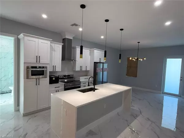 Lehigh Acres, FL 33972,705 Ledge ST