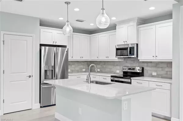 Naples, FL 34112,2554 SEYCHELLES DR #904