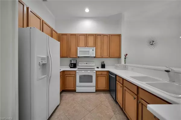 North Fort Myers, FL 33903,13225 Silver Thorn LOOP #302