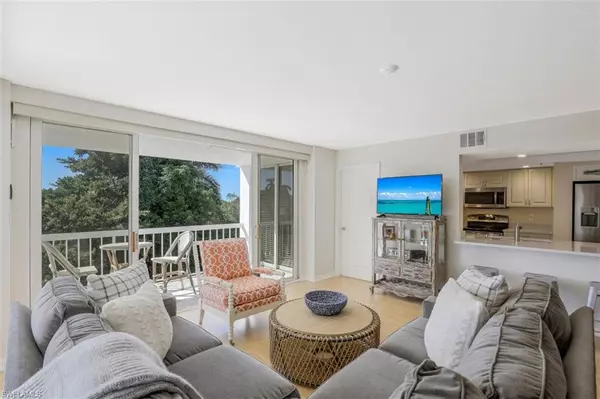 Naples, FL 34108,5501 Heron Pt DR #201