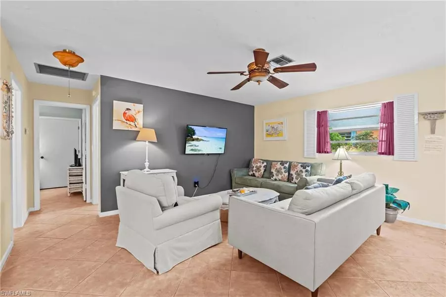 4245 Mariner LN, Bonita Springs, FL 34134