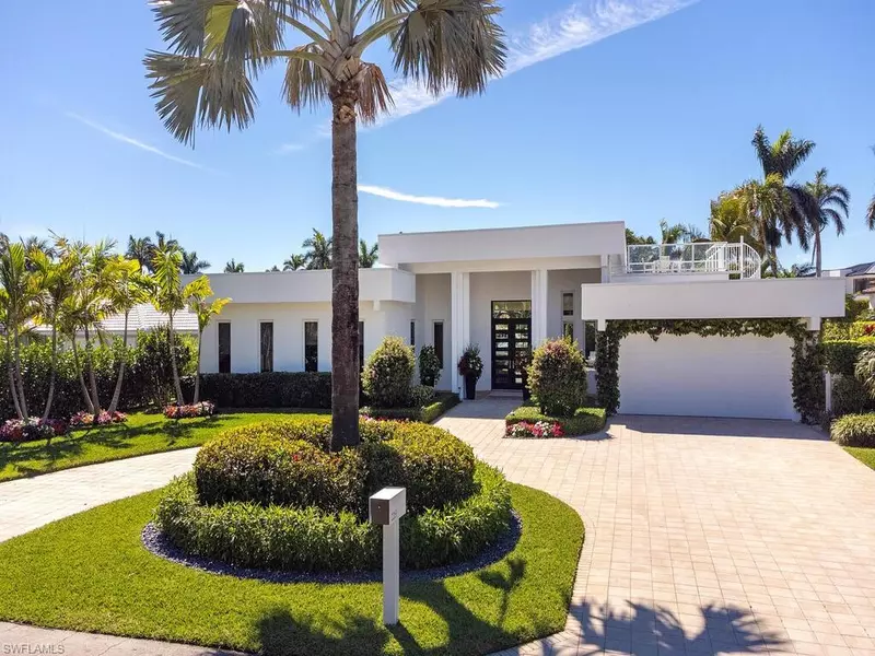 2261 Trout CT, Naples, FL 34102