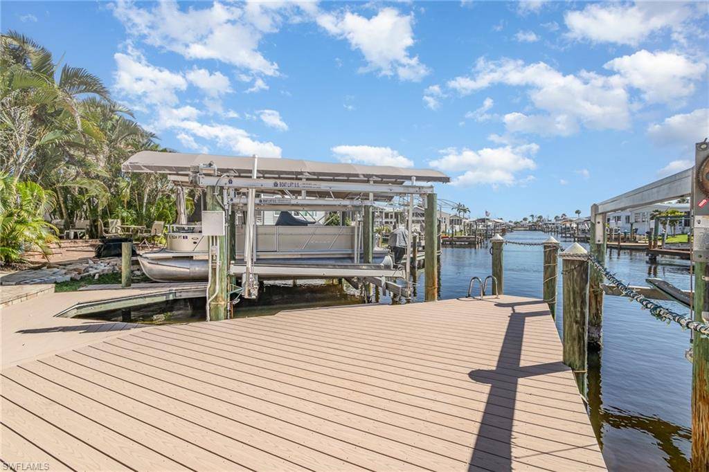 11181 Azalea LN, Fort Myers Beach, FL 33931
