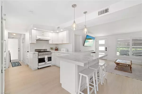Naples, FL 34104,2180 Harbor LN