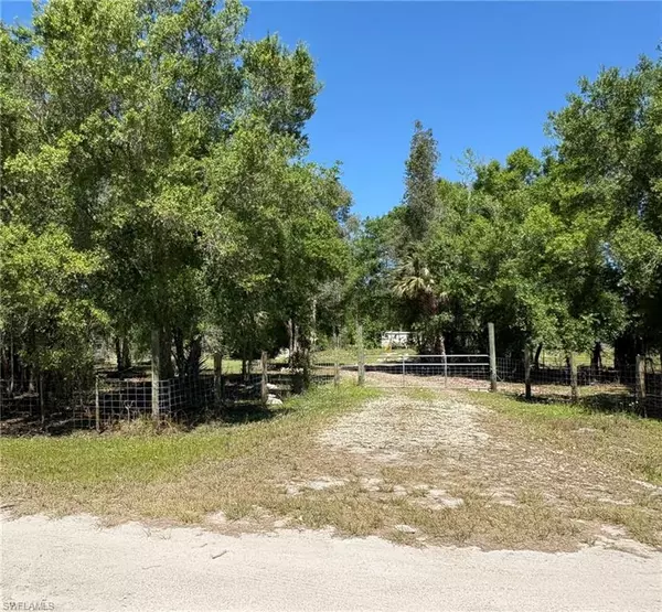 Fort Myers, FL 33913,22655 Tinas LN
