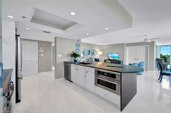 Naples, FL 34108,6585 NICHOLAS BLVD #404