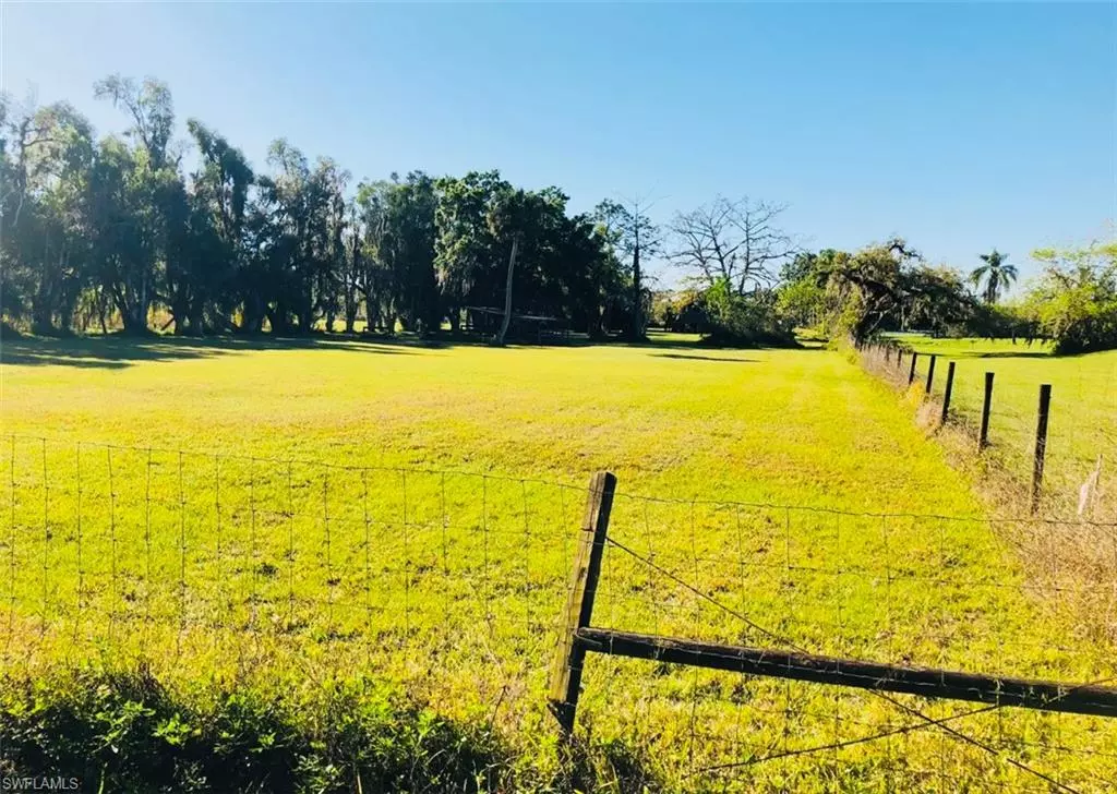 Alva, FL 33920,17720 Taylor RD