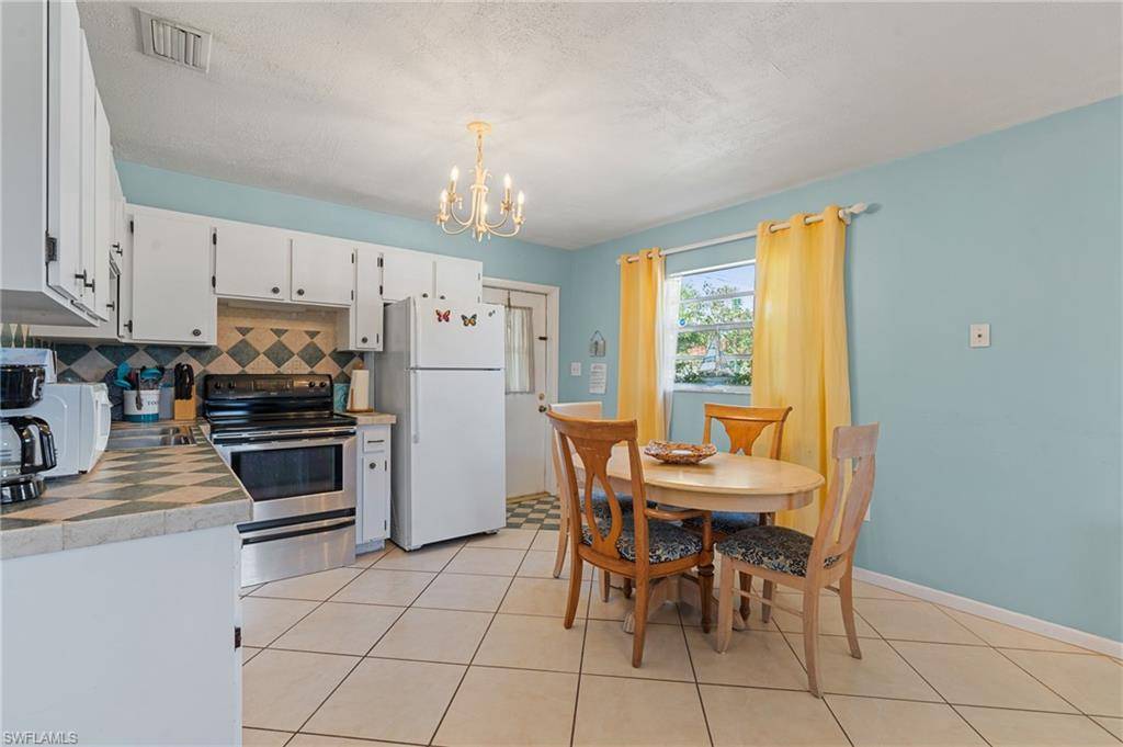 Bonita Springs, FL 34134,4241 Mariner LN