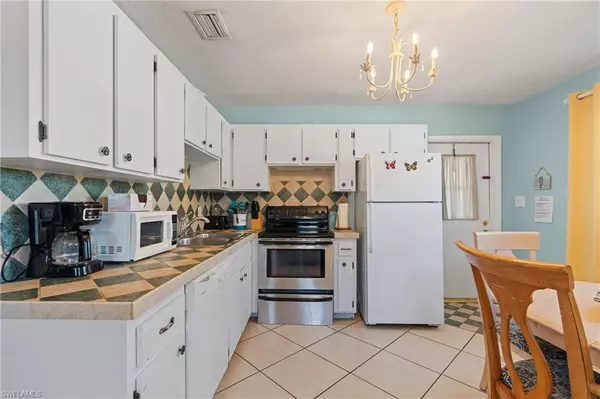 Bonita Springs, FL 34134,4241 Mariner LN