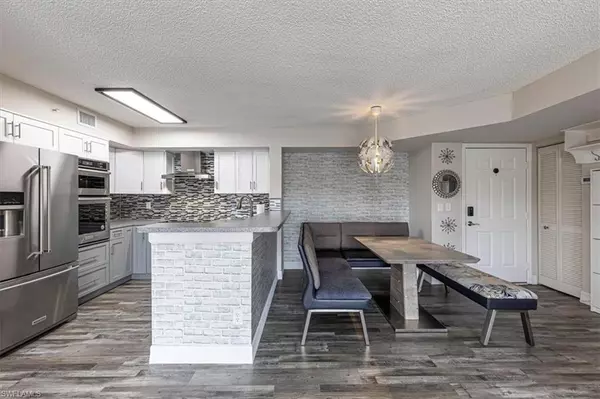 Naples, FL 34104,1205 WILDWOOD LAKES BLVD #206