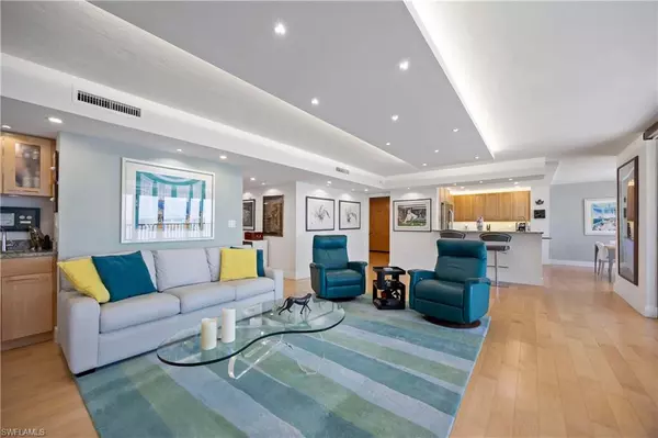 Naples, FL 34108,9653 Gulf Shore DR #702
