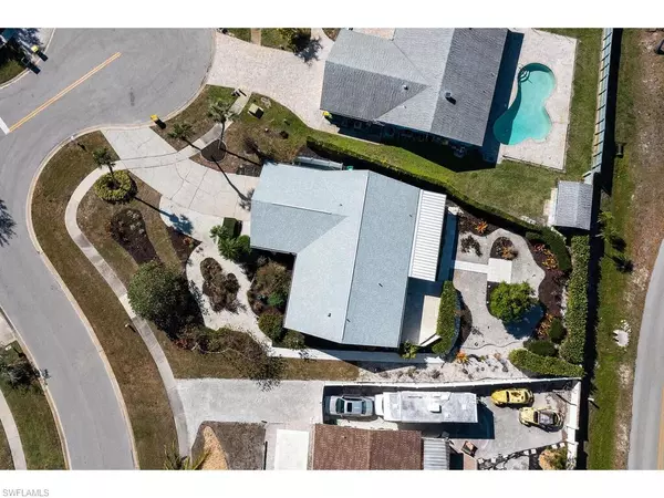 Naples, FL 34103,1036 Lake Shore CT